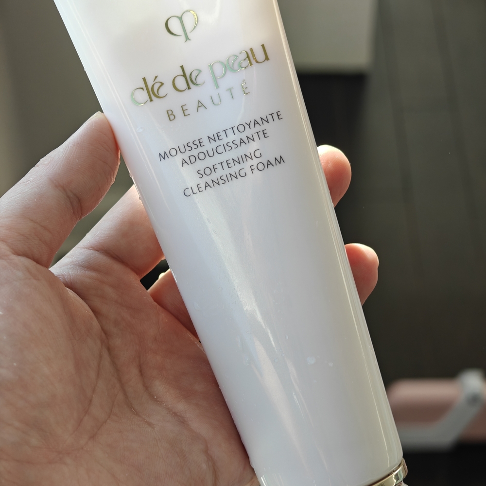 Softening Cleansing Foam - White